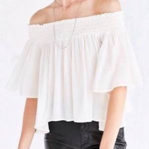 White kimchi blue off the shoulder flowy top!